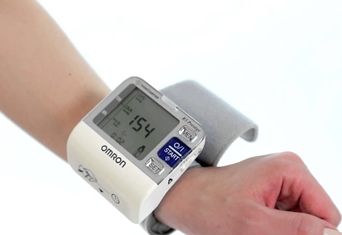 Фитнес-часы с измерением артериального давления